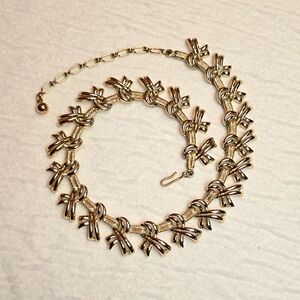 Vintage Kramer Gold Ribbon Necklace
